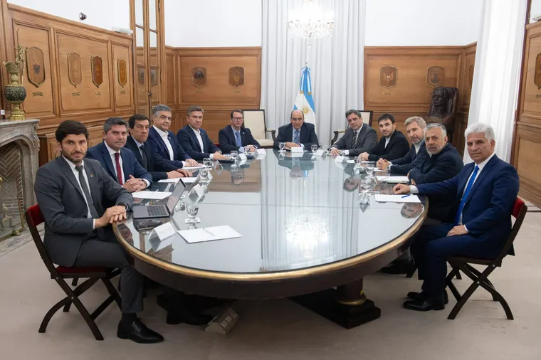 El Gobierno reprogramó la cumbre con gobernadores por la caída de la coparticipación